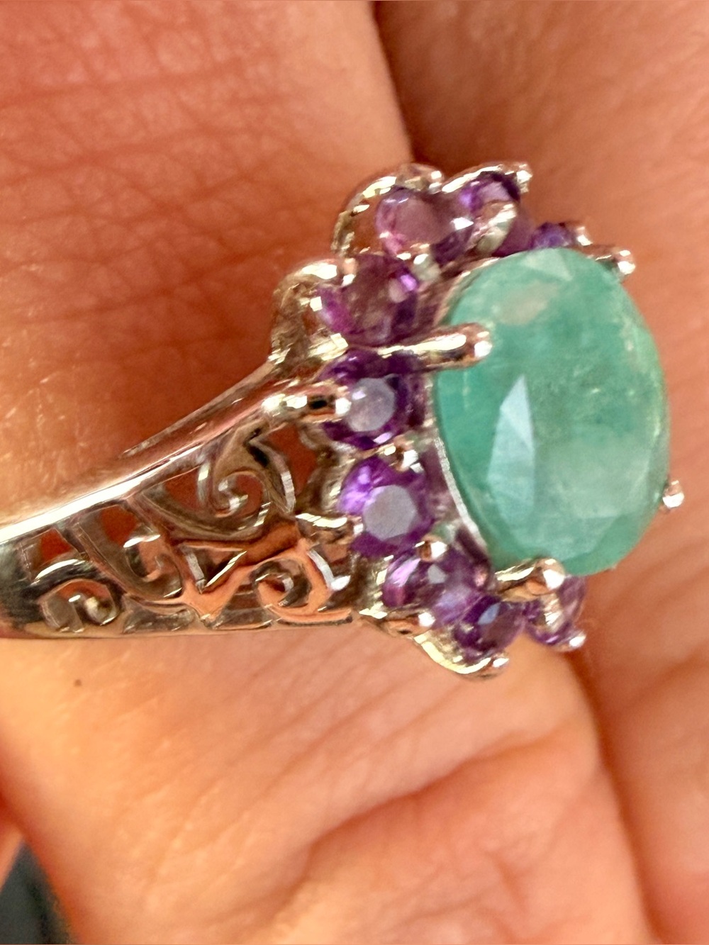 14kt white gold & 925 Oval Natural Emerald
8x6mm Amethyst Gemstone Jewelry Sz9